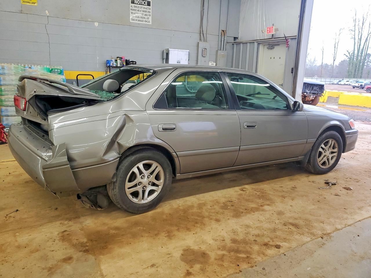 2001 Toyota Camry Le - Image 3