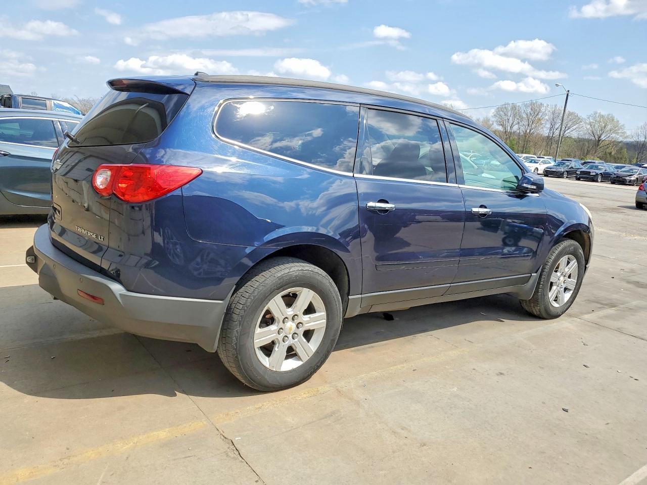 2011 Chevrolet Traverse Lt - Image 3