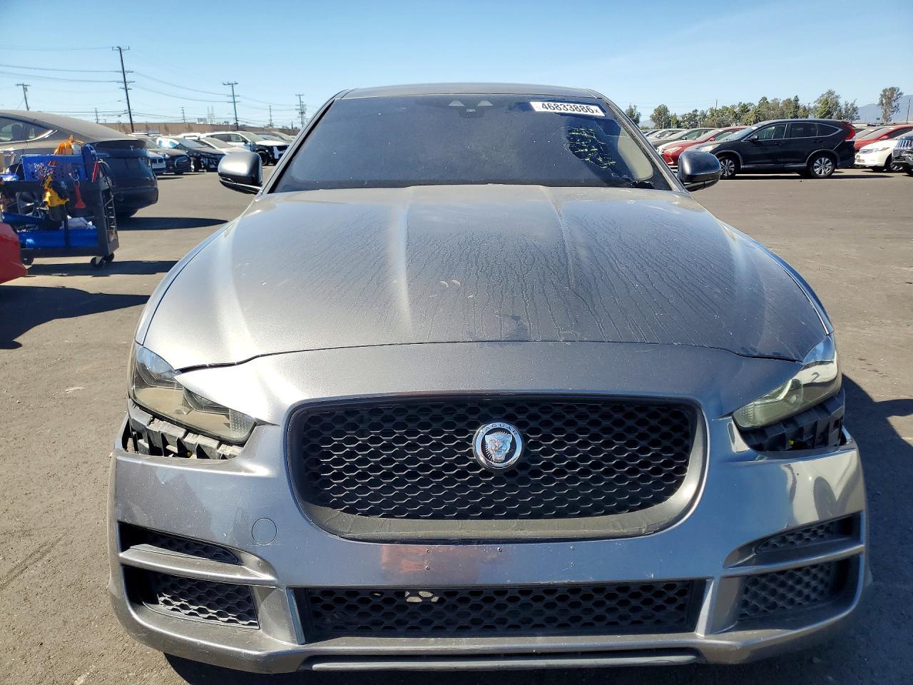 2017 Jaguar Xe Premium - Image 5