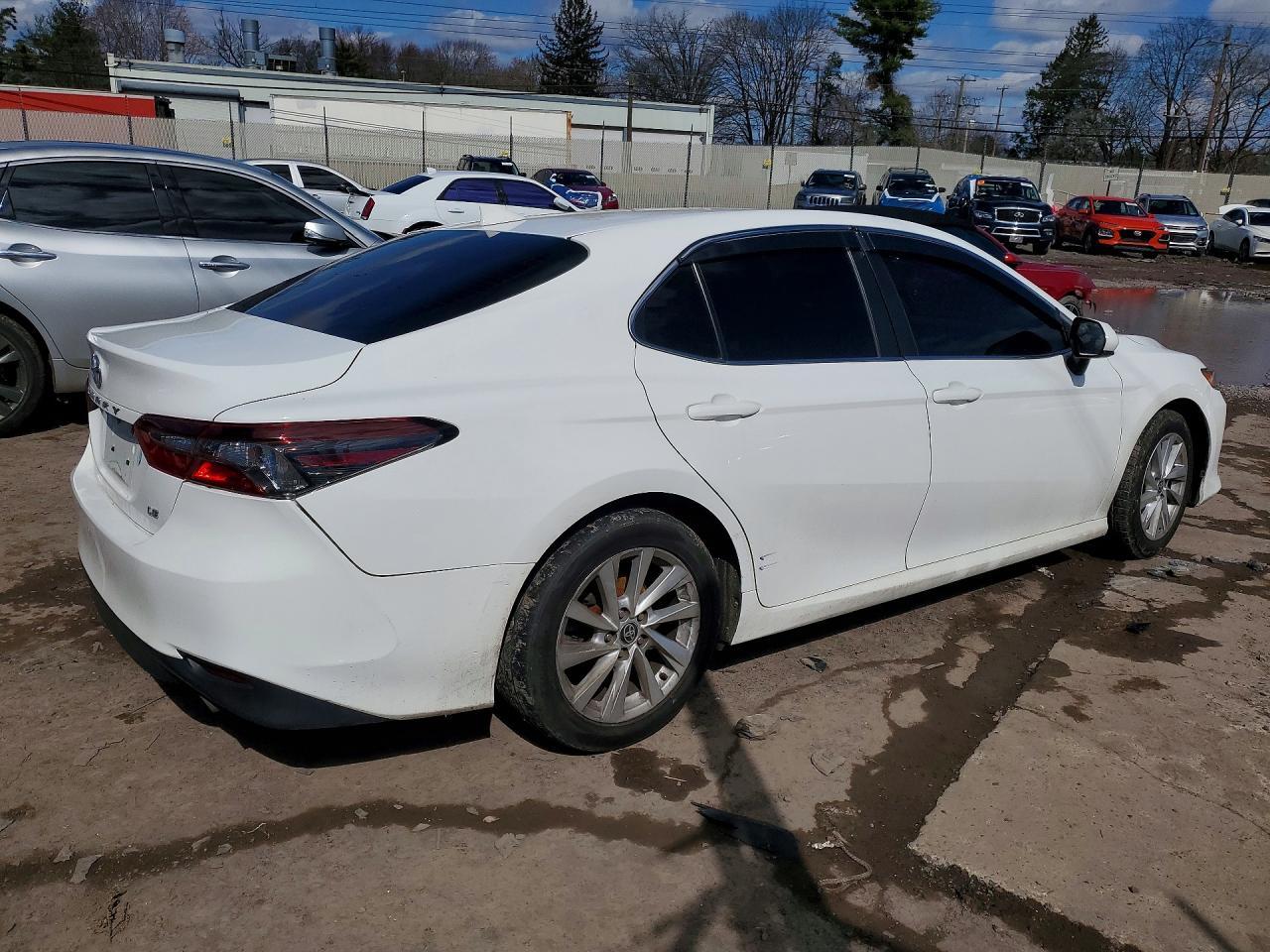 2021 Toyota Camry Le - Image 3