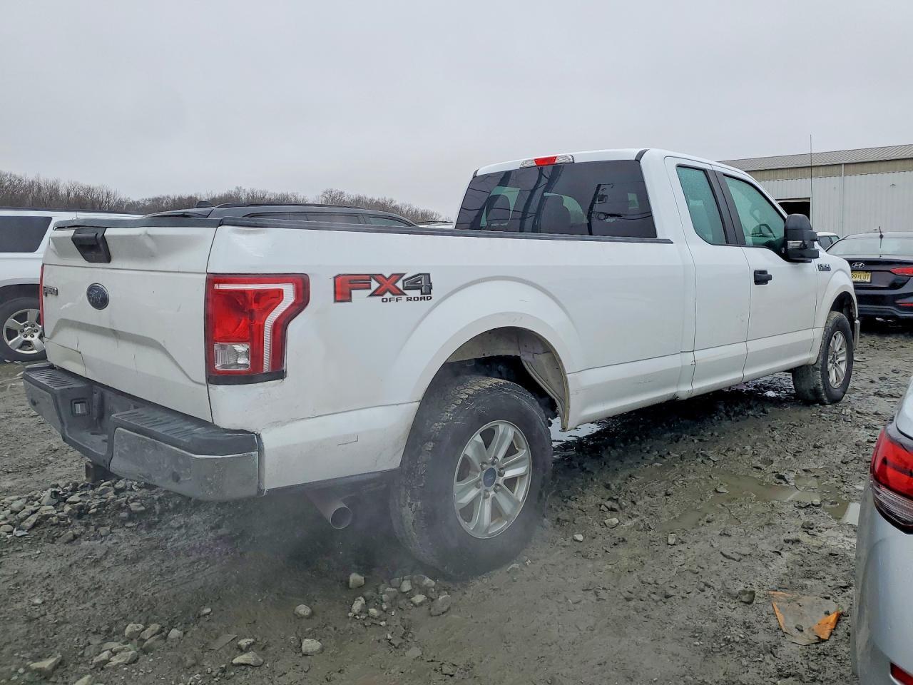 2017 Ford F150 Super Cab - Фото 3