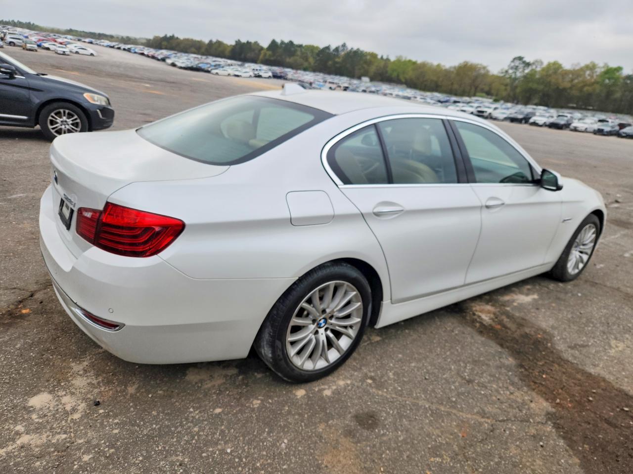 2016 BMW 528 I - Image 3