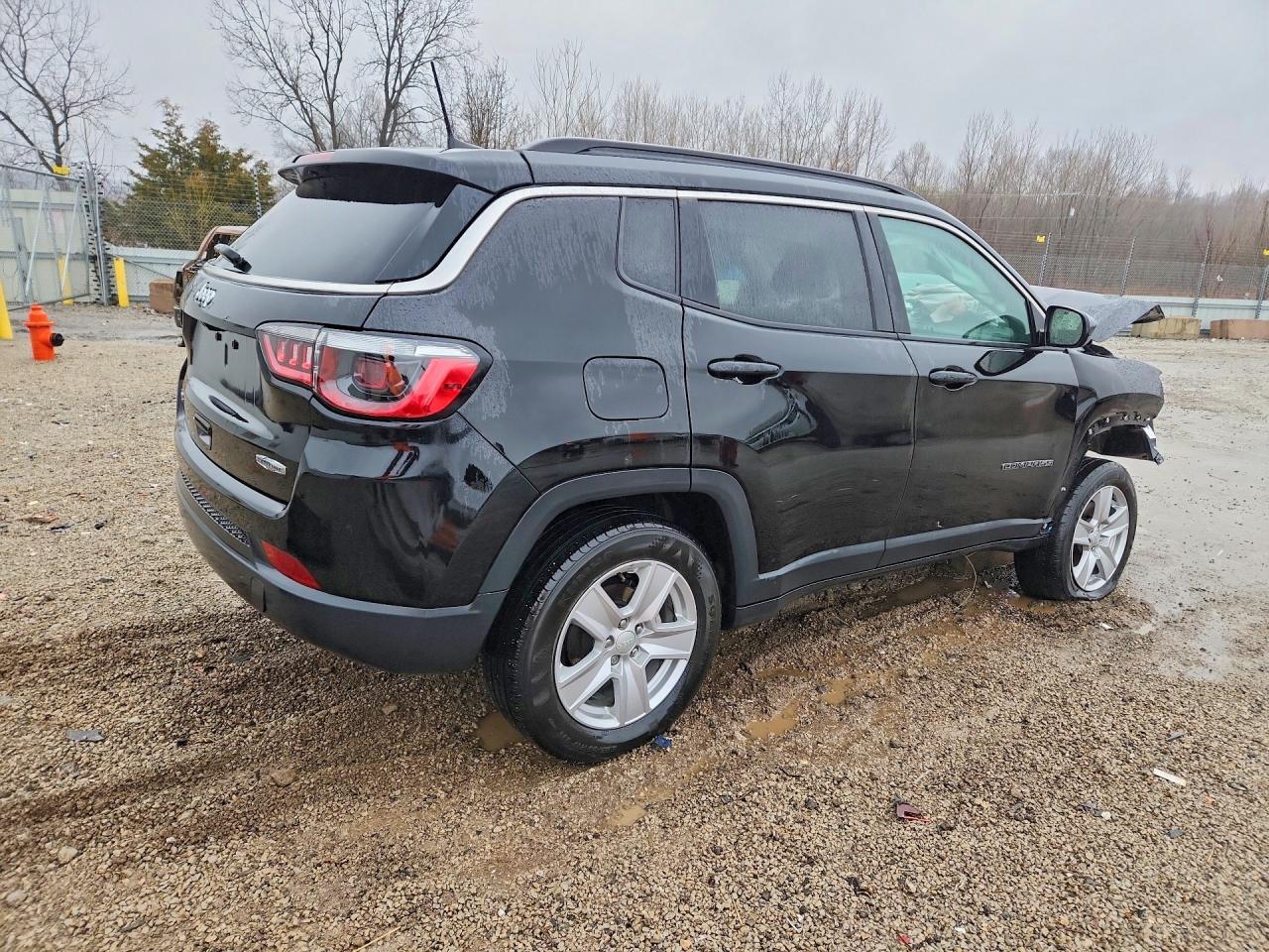 2022 Jeep Compass Latitude - Image 3