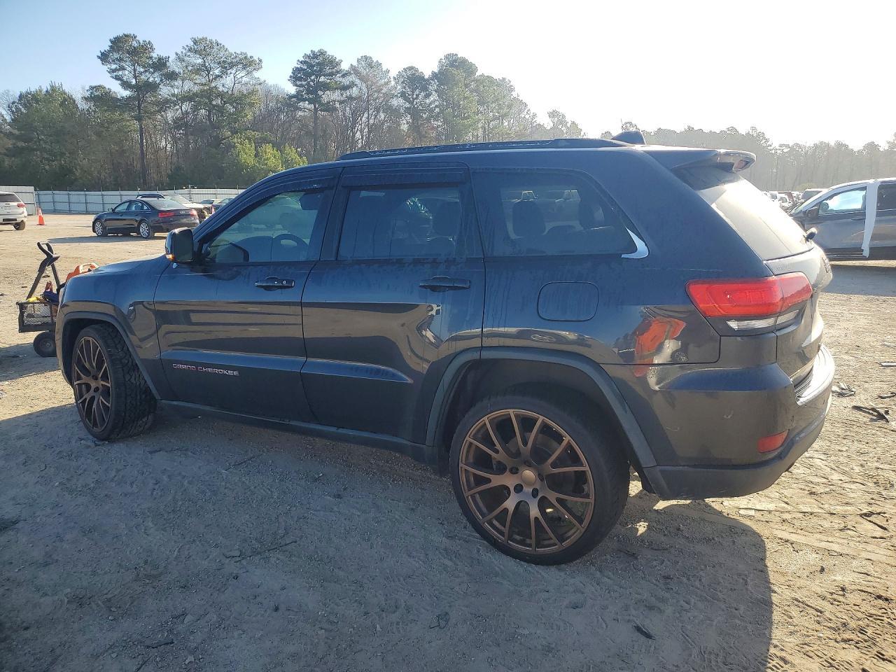 2014 Jeep Grand Cherokee Limited - Image 2