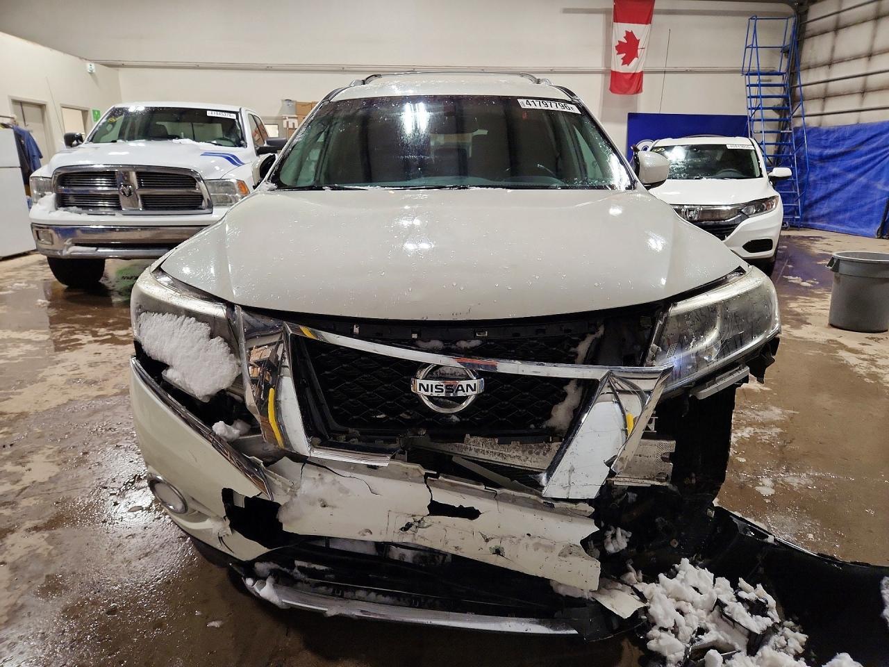 2016 Nissan Pathfinder S - Image 5
