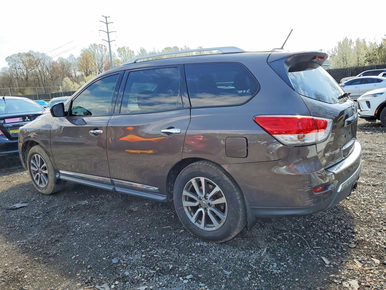 2015 Nissan Pathfinder Sl - Фото 2
