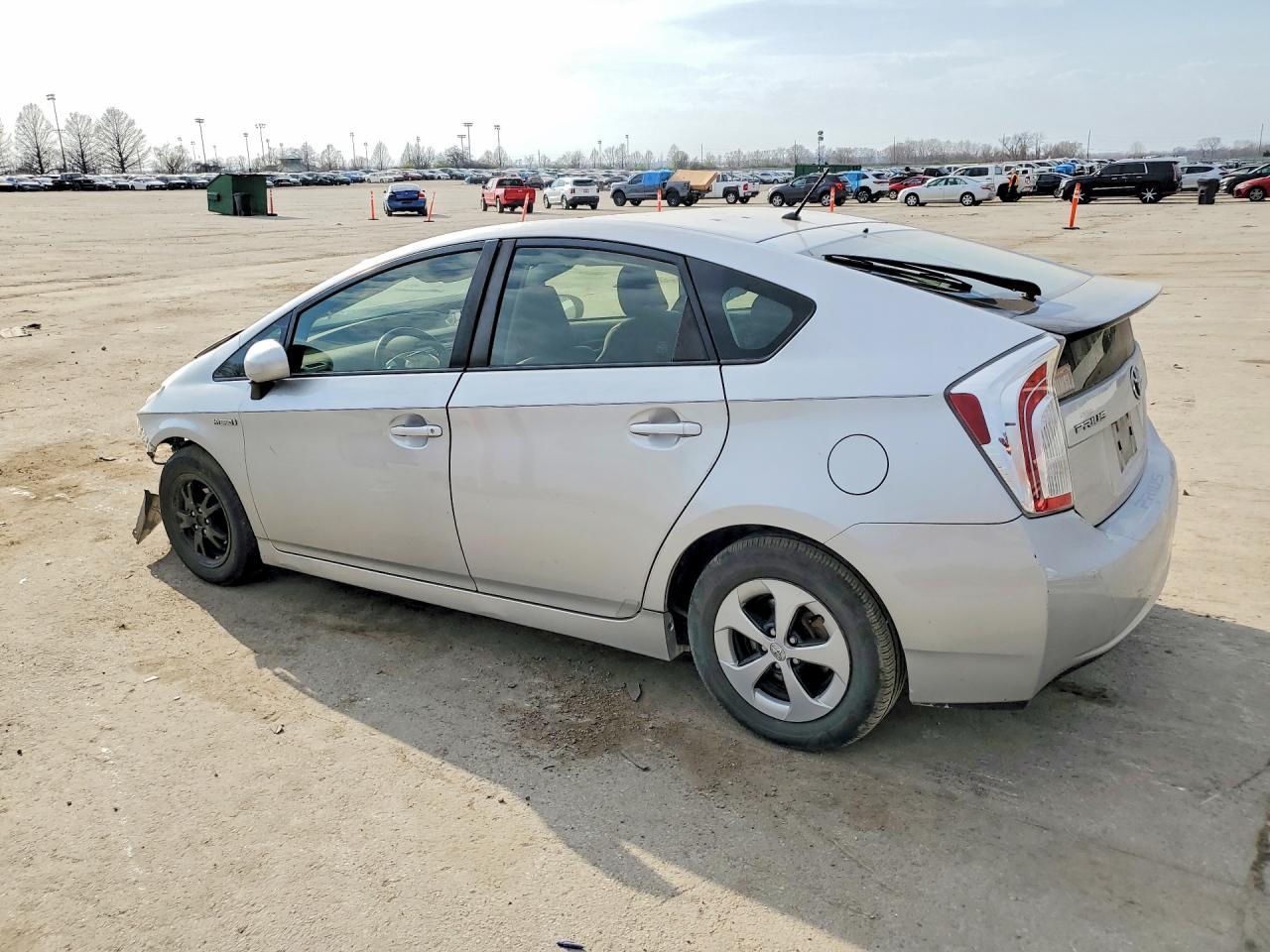 2015 Toyota Prius Two - Фото 2