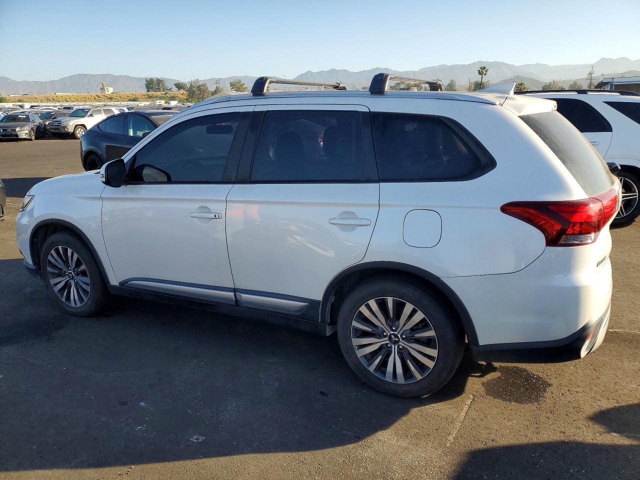 2019 Mitsubishi Outlander Se - Фото 2