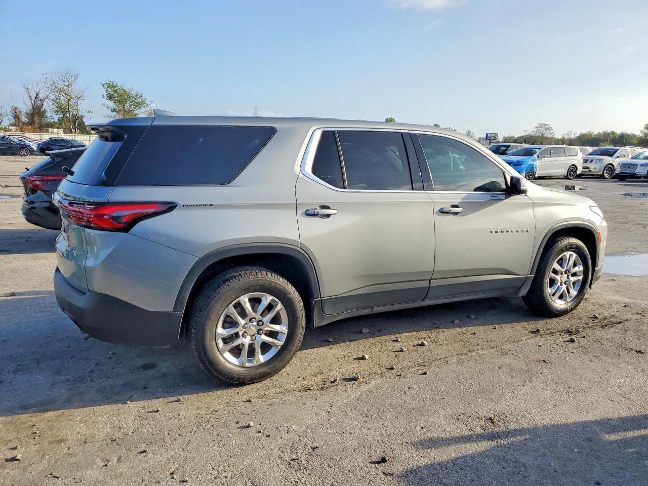2023 Chevrolet Traverse Ls - Фото 3