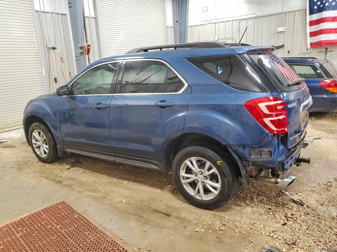 2017 Chevrolet Equinox Lt - Image 2