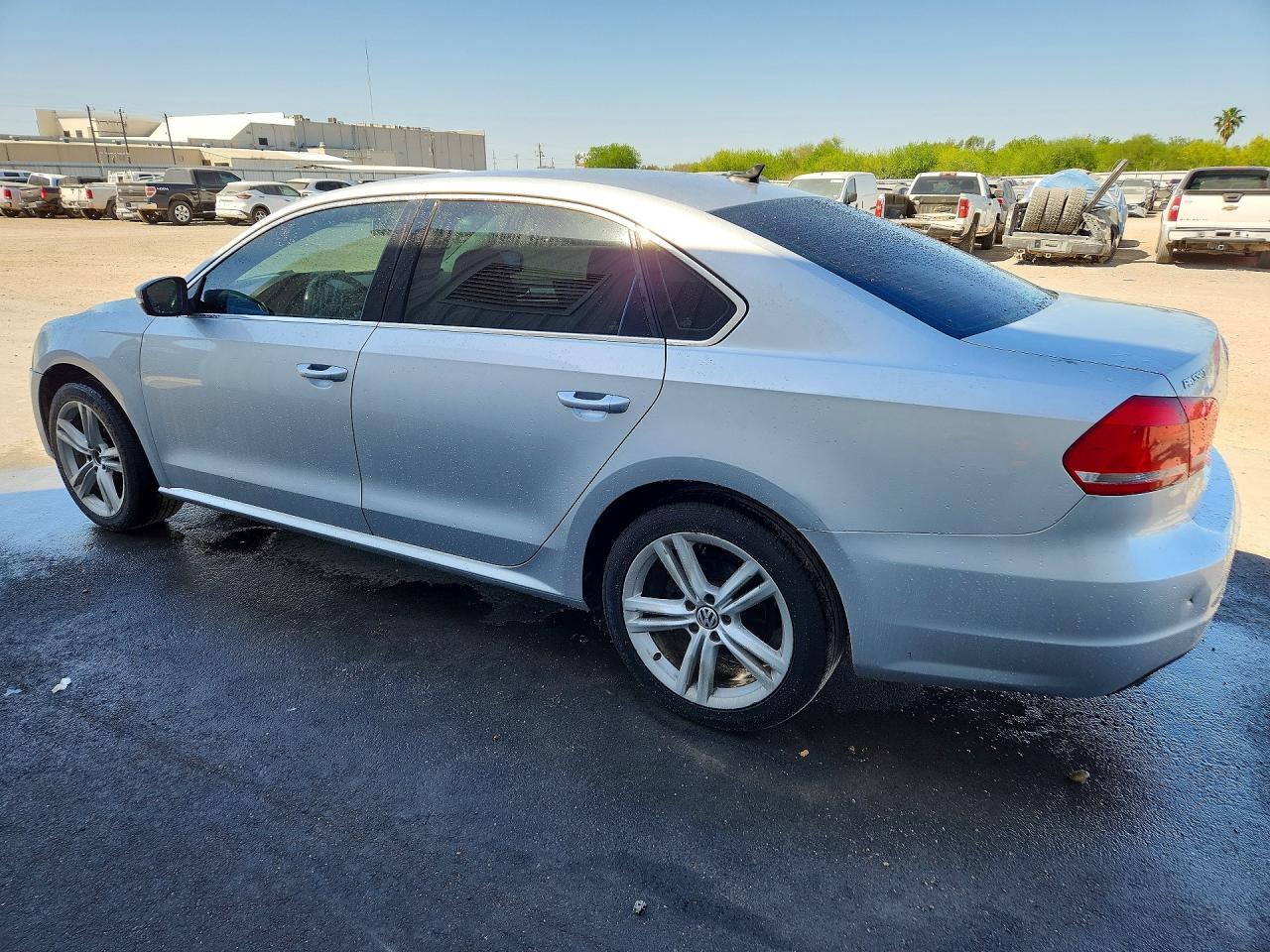 2014 Volkswagen Passat Se - Фото 2