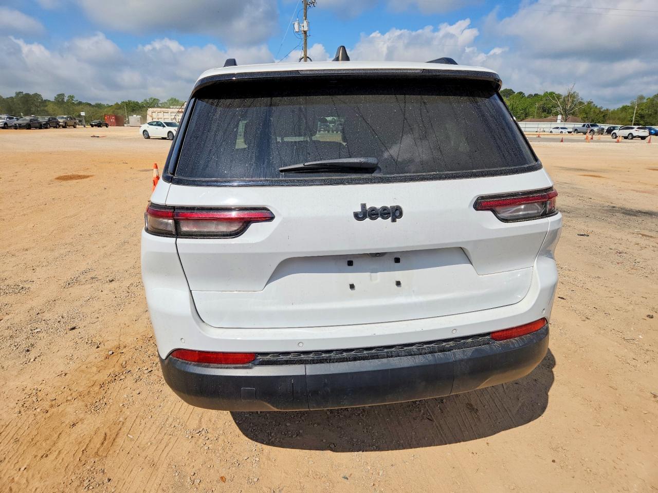 2024 Jeep Grand Cherokee L Laredo - Image 6
