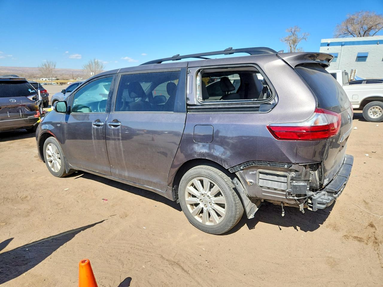 2017 Toyota Sienna Limited 7-Passenger - Фото 2