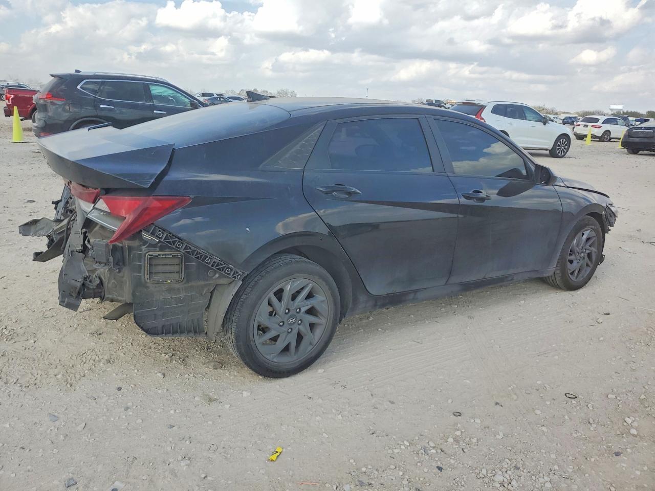 2024 Hyundai Elantra Hybrid - Image 3