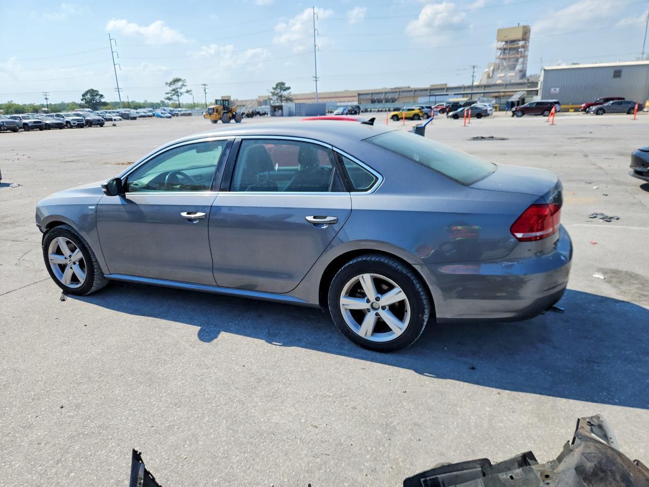 2014 Volkswagen Passat S - Фото 2