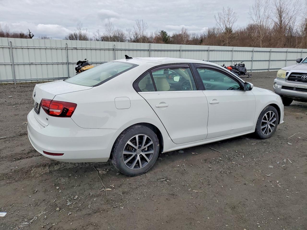 2017 Volkswagen Jetta Se - Фото 3