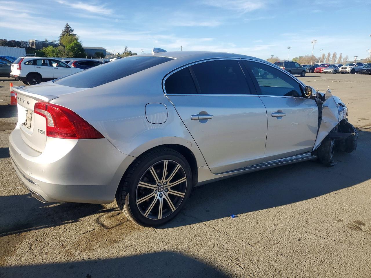 2016 Volvo S60 Premier - Фото 3