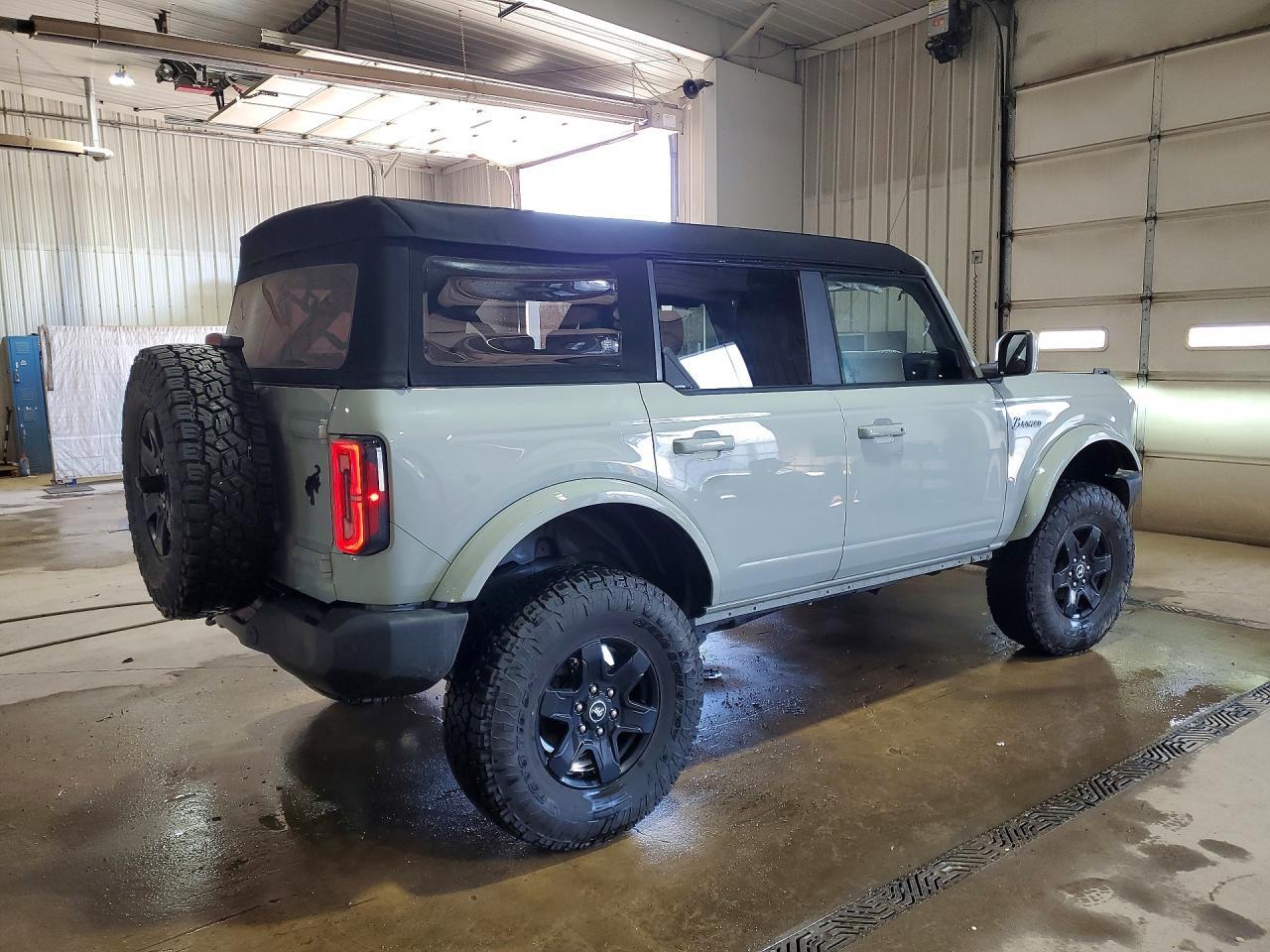 2023 Ford Bronco Base - Фото 3