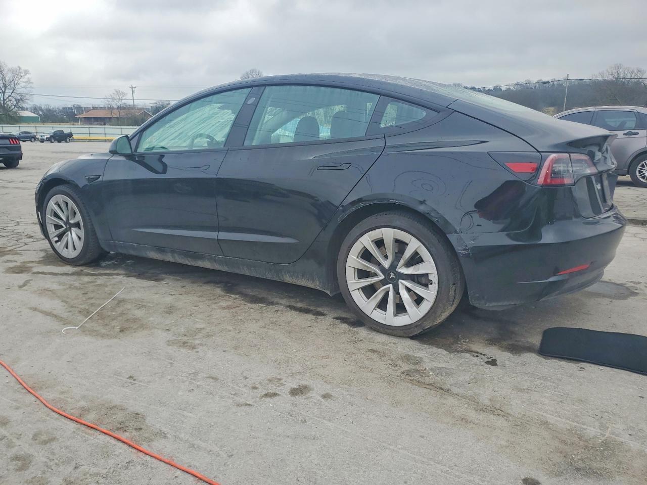2023 Tesla Model 3 - Фото 2