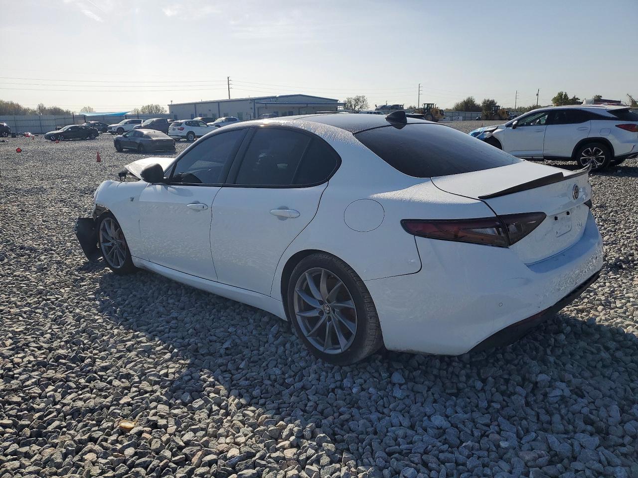 2024 Alfa Romeo Giulia Ti - Image 2
