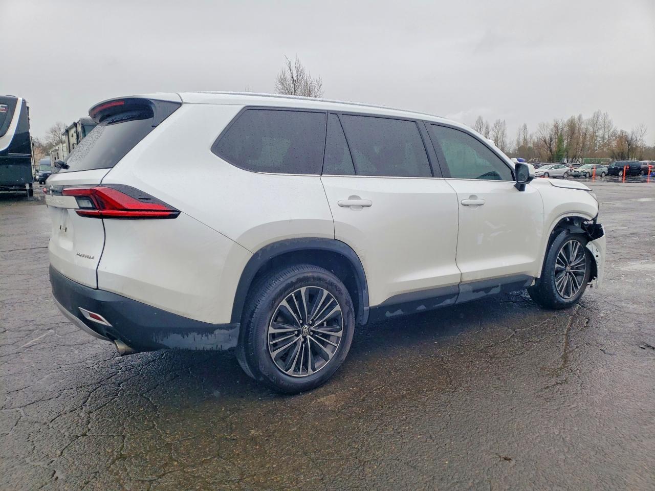 2025 Toyota Grand Highlander Hybrid Max Platinum - Image 3