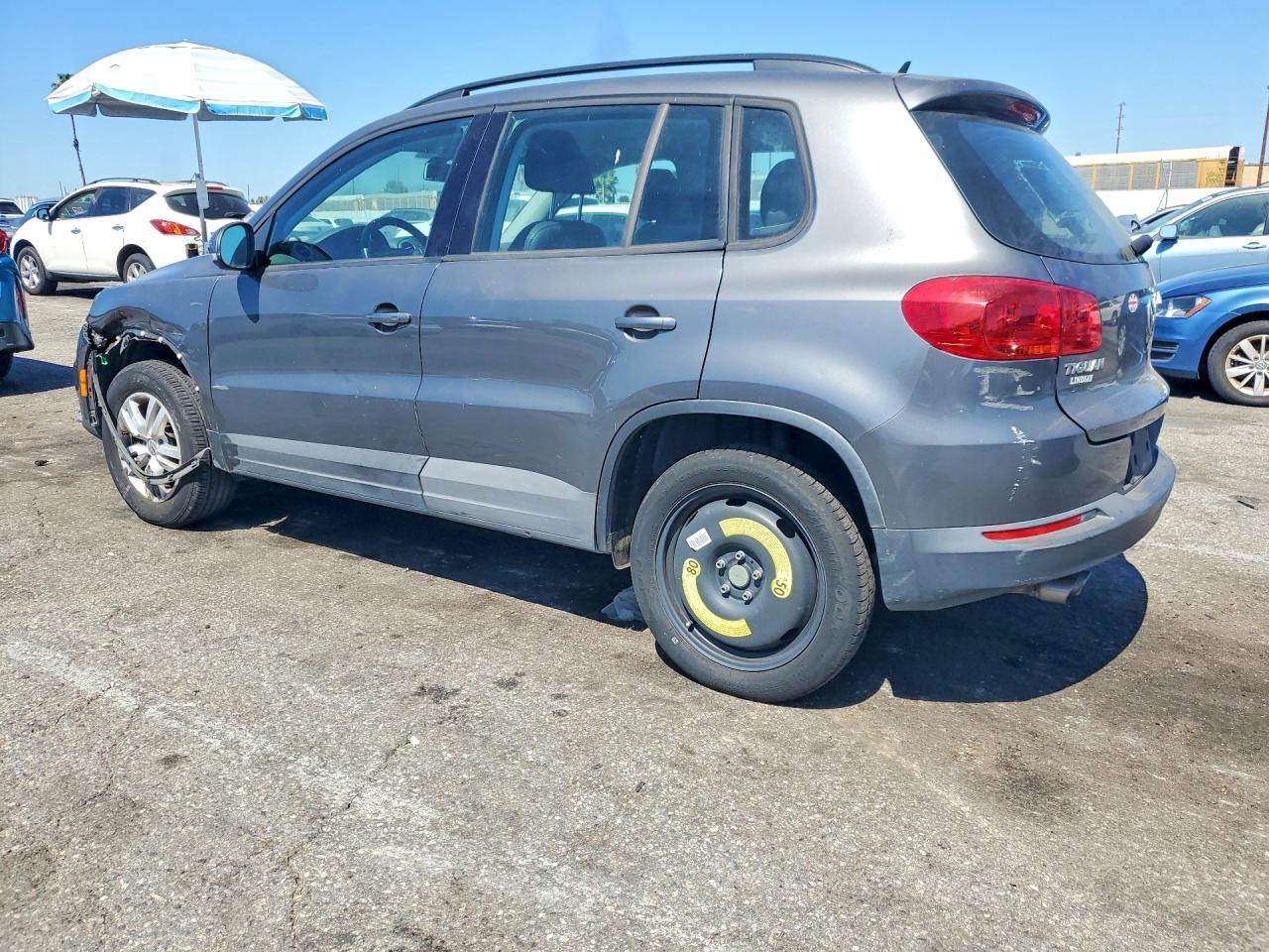 2016 Volkswagen Tiguan S - Фото 2