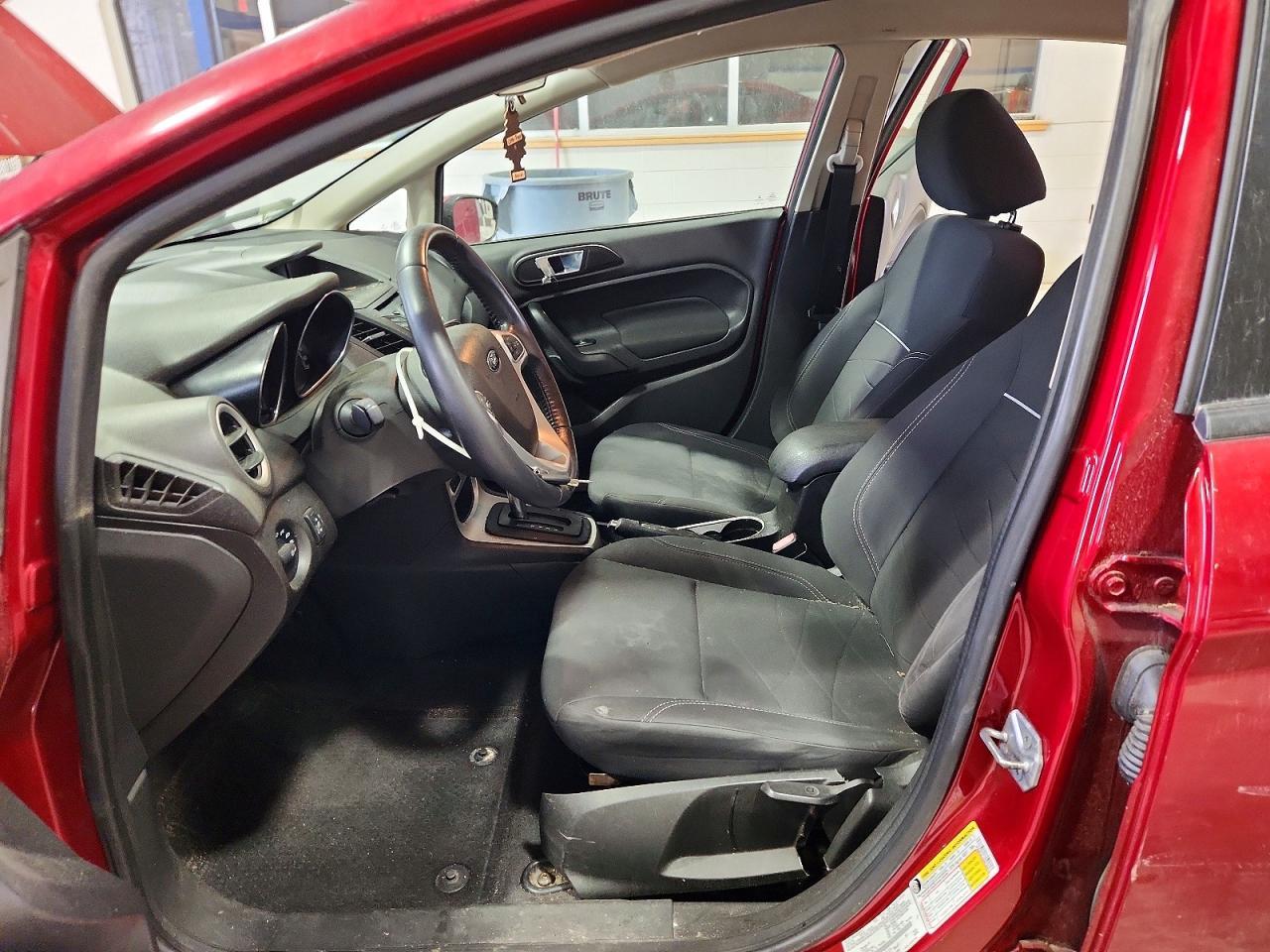 2014 Ford Fiesta Se - Фото 7