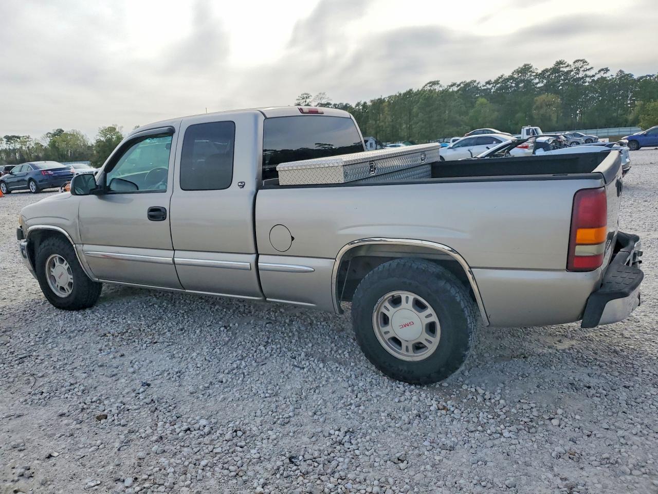 2000 GMC New Sierra C1500 - Image 2