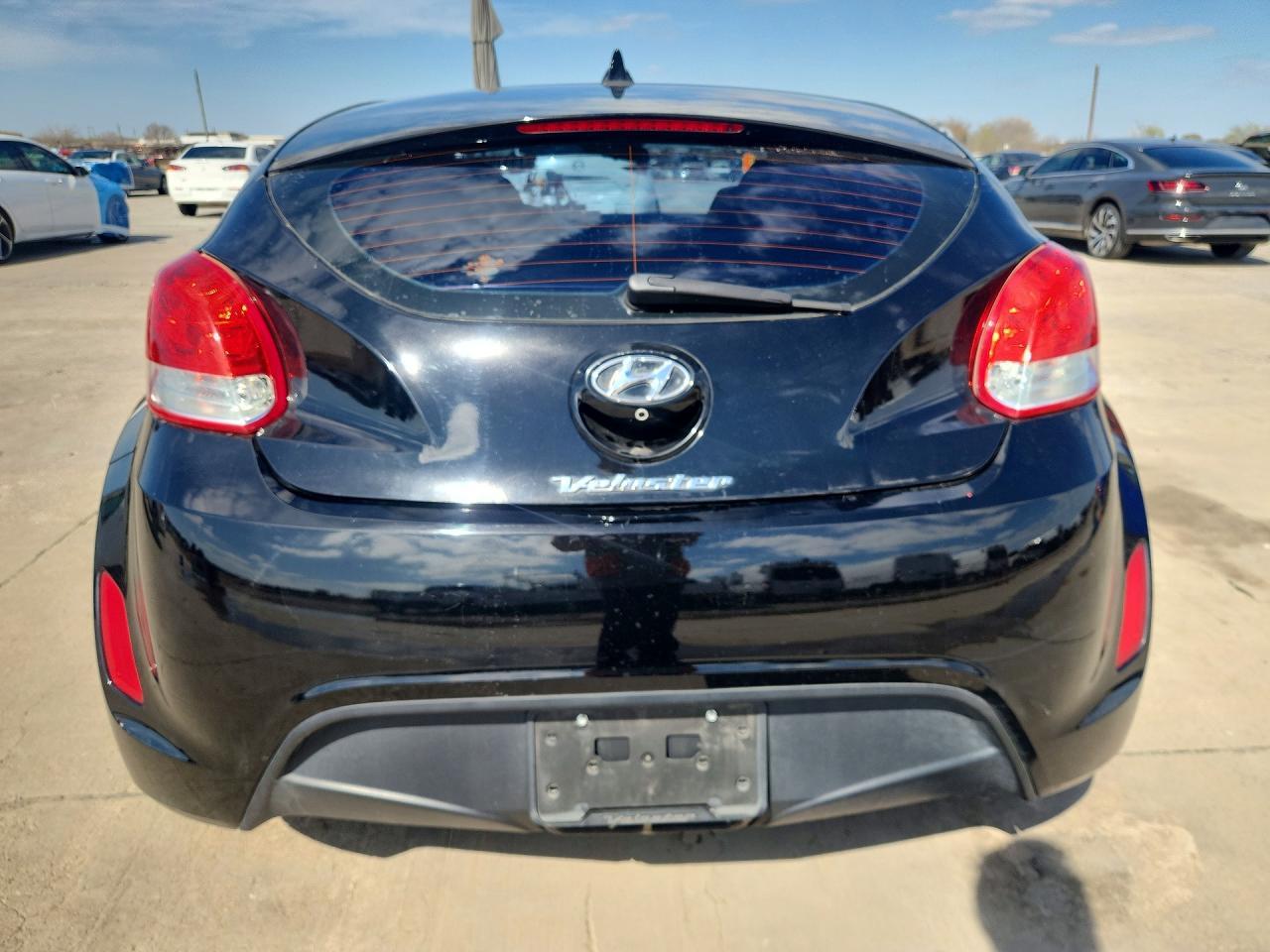 2016 Hyundai Veloster Base - Image 6