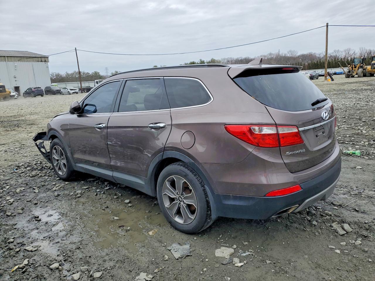 2014 Hyundai Santa Fe Gls - Image 2