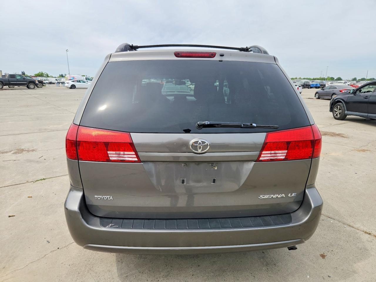 2005 Toyota Sienna Le 7 Passenger - Image 6