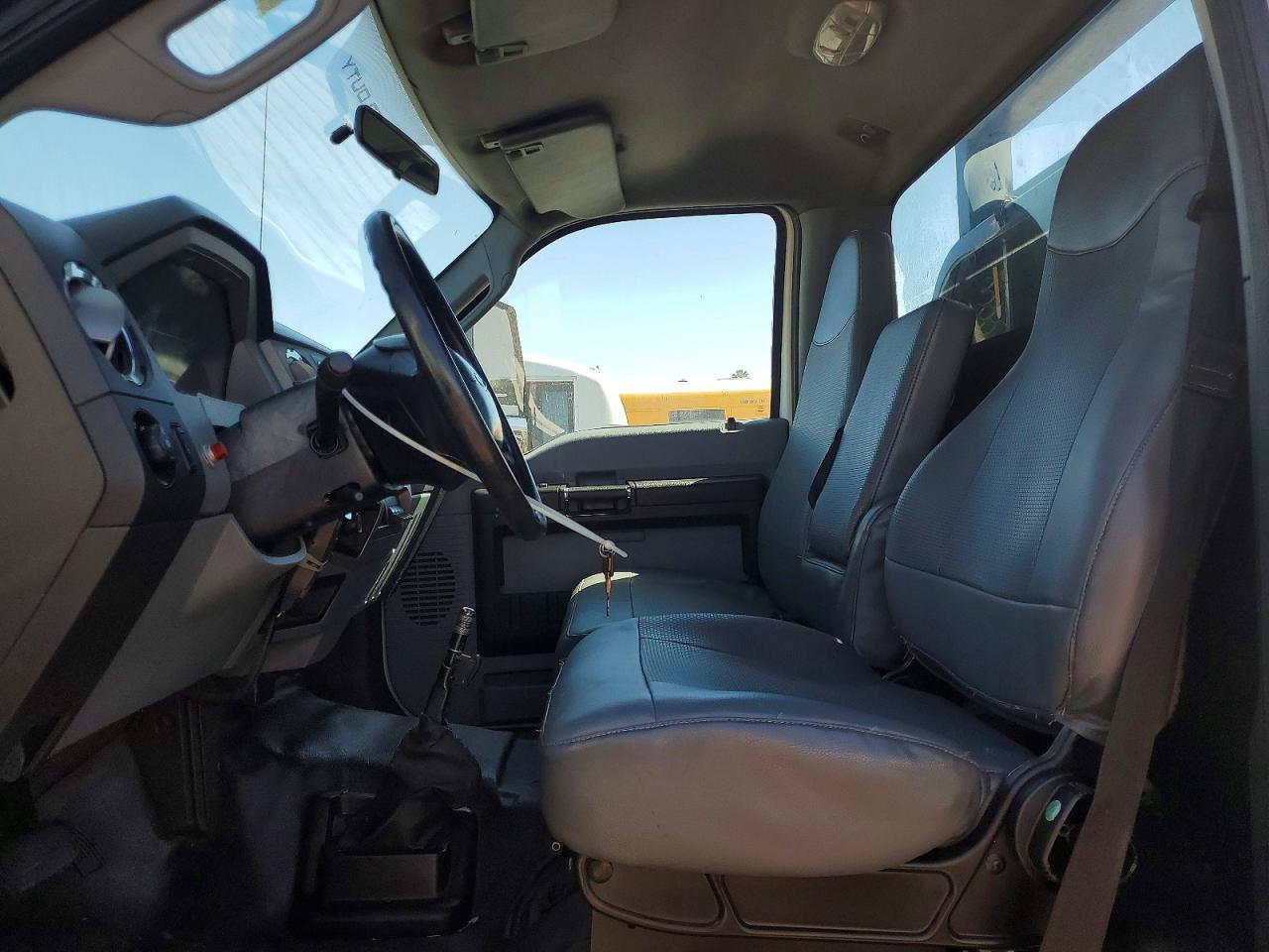 2015 Ford F650 Super Duty Rollback Truck - Фото 7