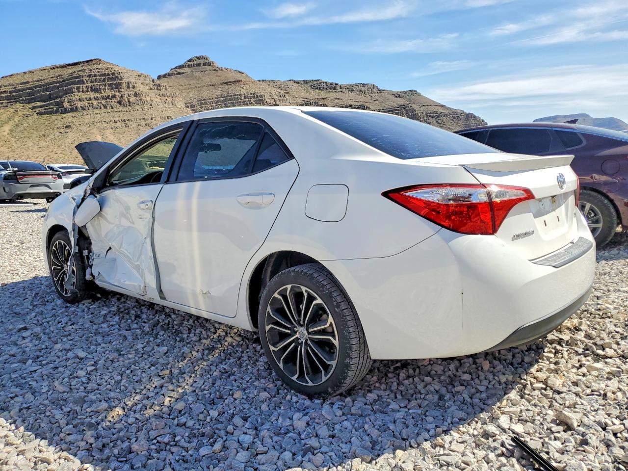2015 Toyota Corolla S Plus - Фото 2