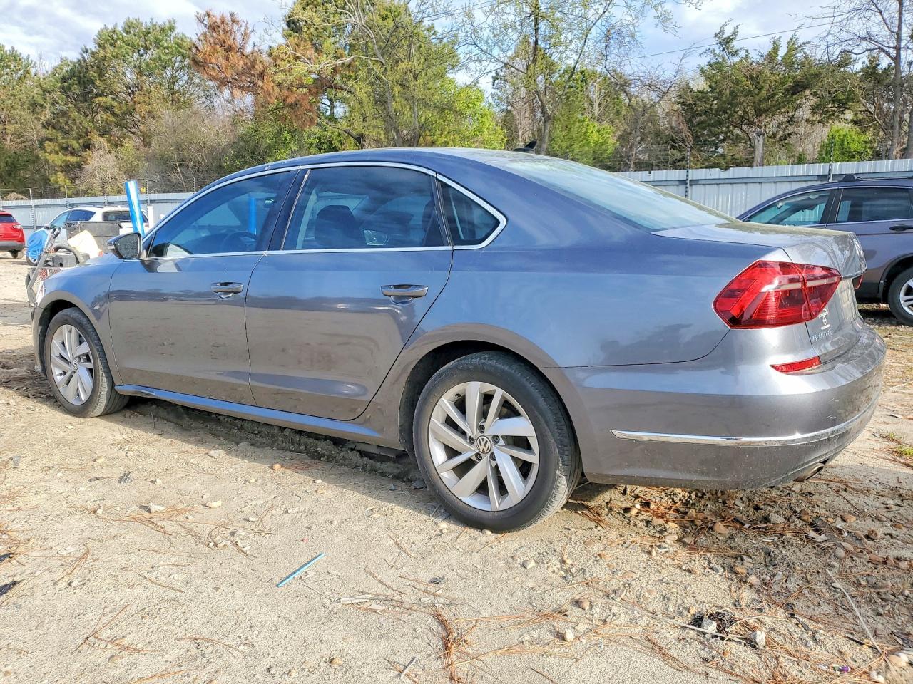 2018 Volkswagen Passat Se - Фото 2