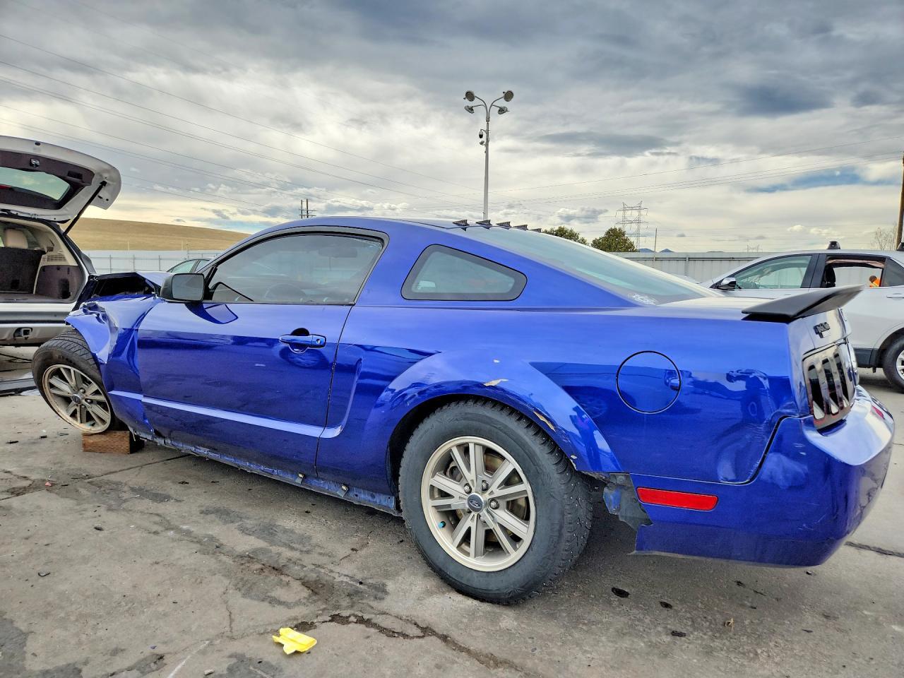 2005 Ford Mustang - Image 2