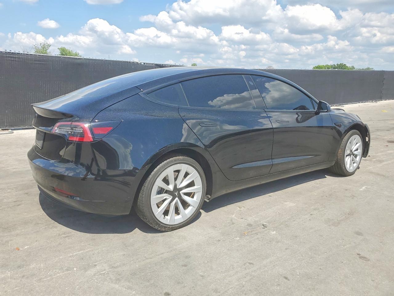 2023 Tesla Model 3 - Фото 3