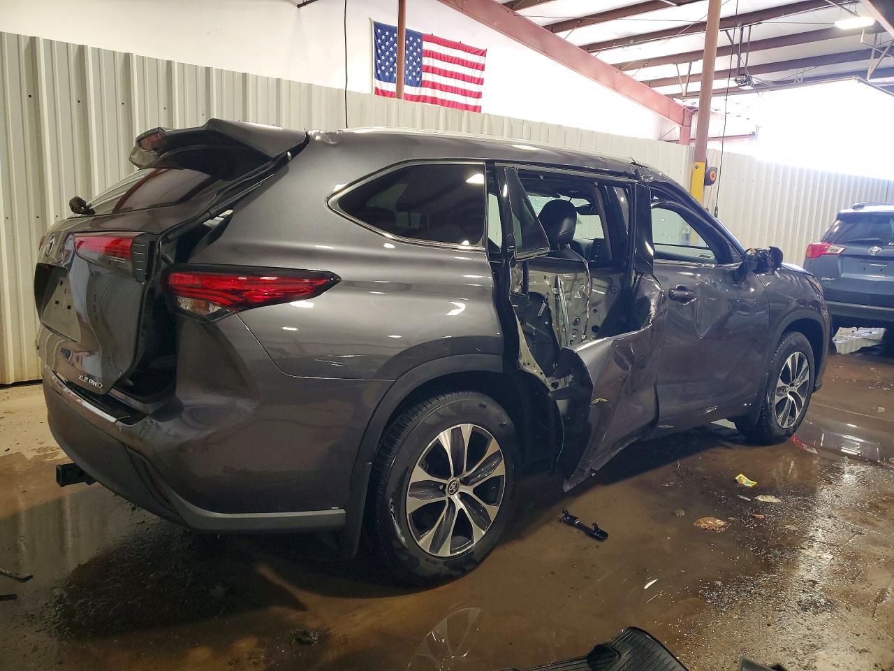 2022 Toyota Highlander Xle - Image 3