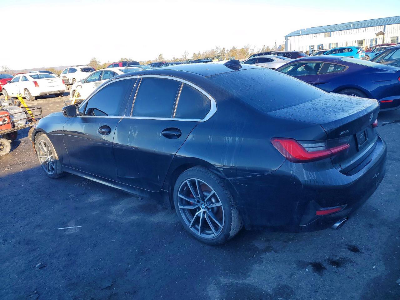 2020 BMW 330Xi - Фото 2