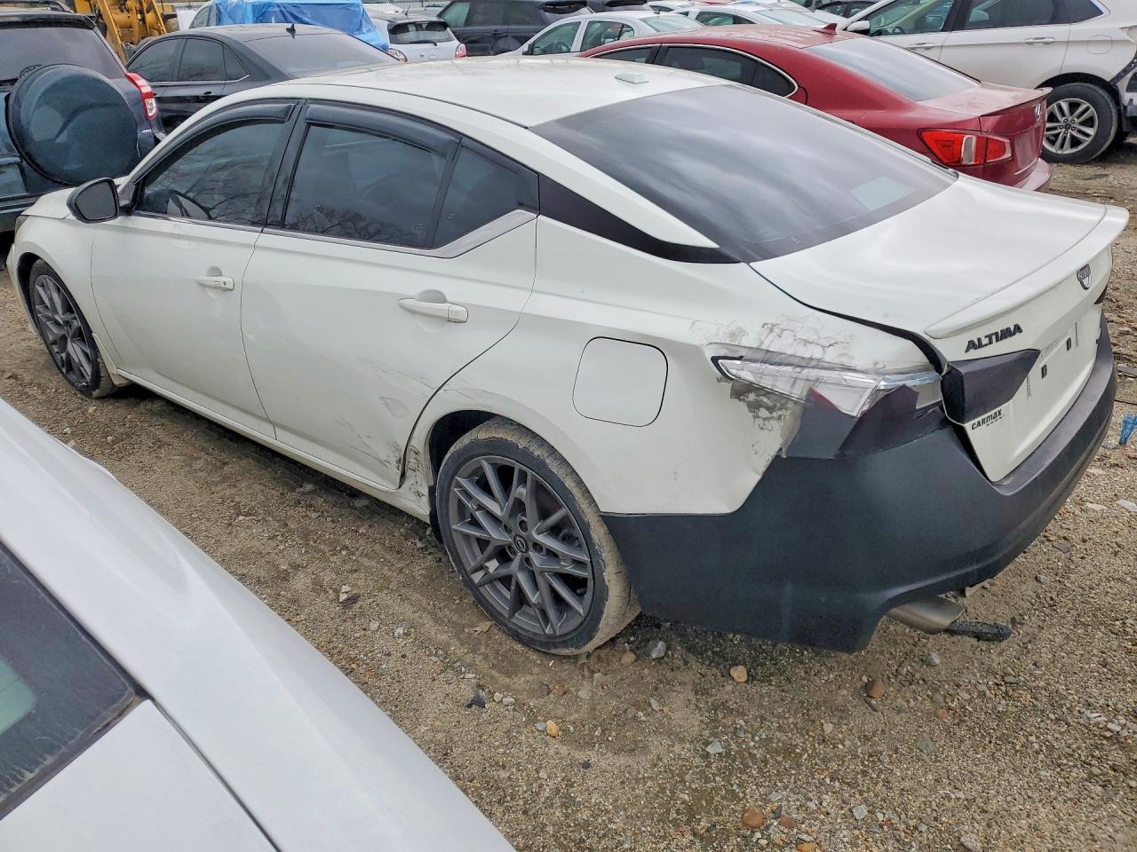 2023 Nissan Altima Sr - Фото 2