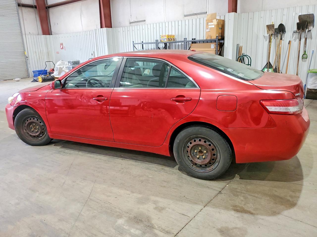 2011 Toyota Camry Le - Фото 2