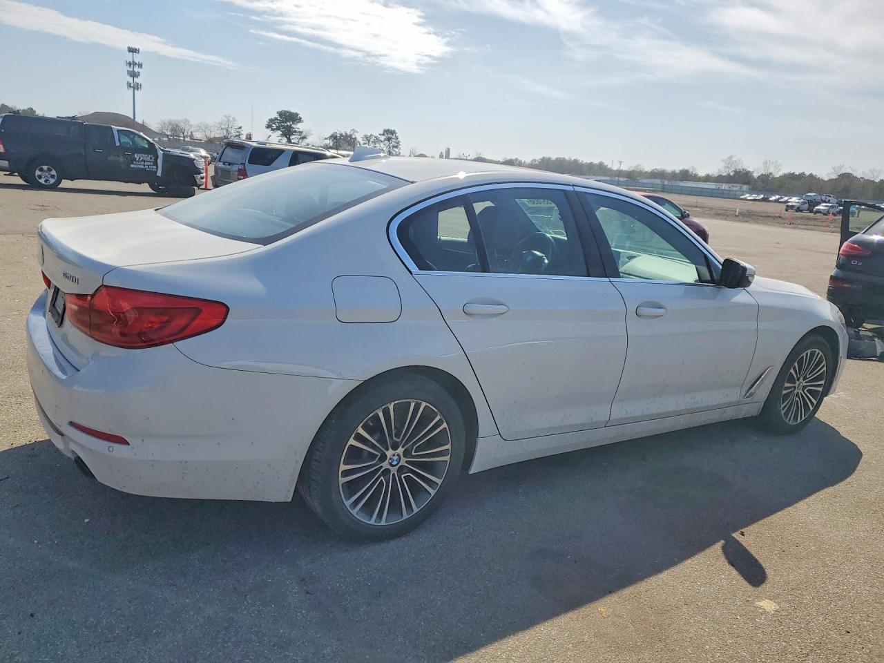 2019 BMW 530 I - Image 3
