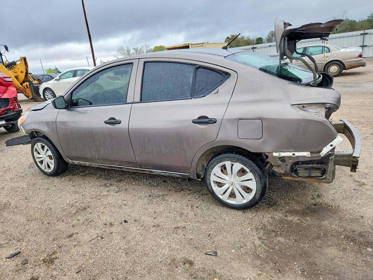 2017 Nissan Versa - Фото 2