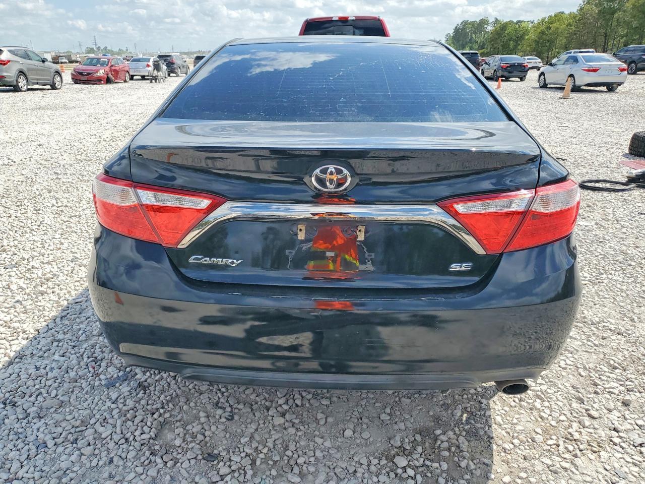 2017 Toyota Camry Se - Фото 6