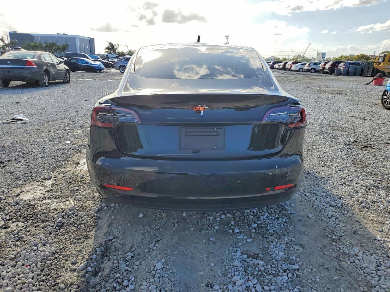 2023 Tesla Model 3 - Фото 6