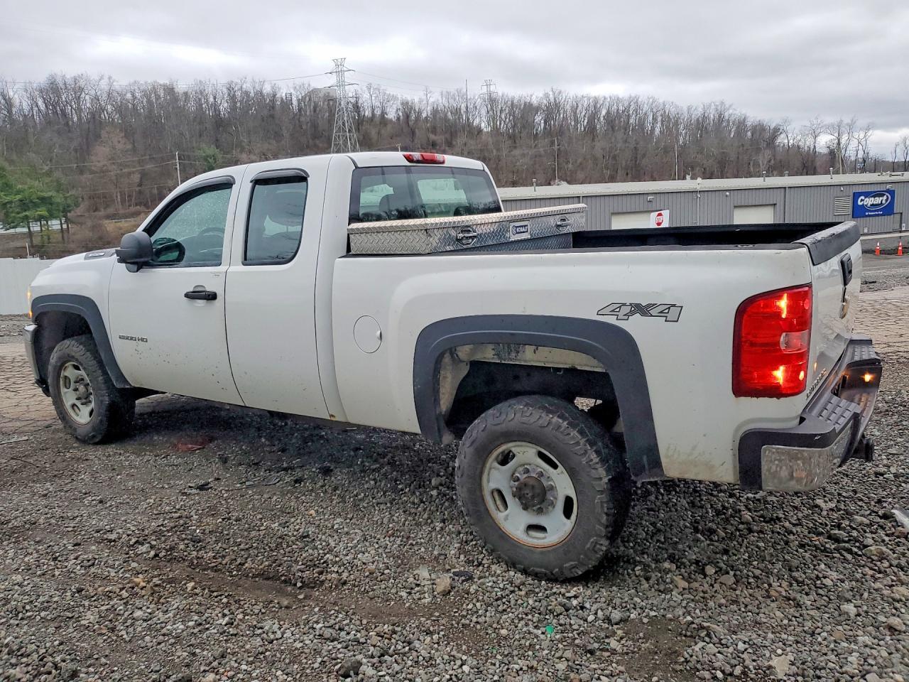 2013 Chevrolet Silverado K2500 Heavy Duty - Фото 2
