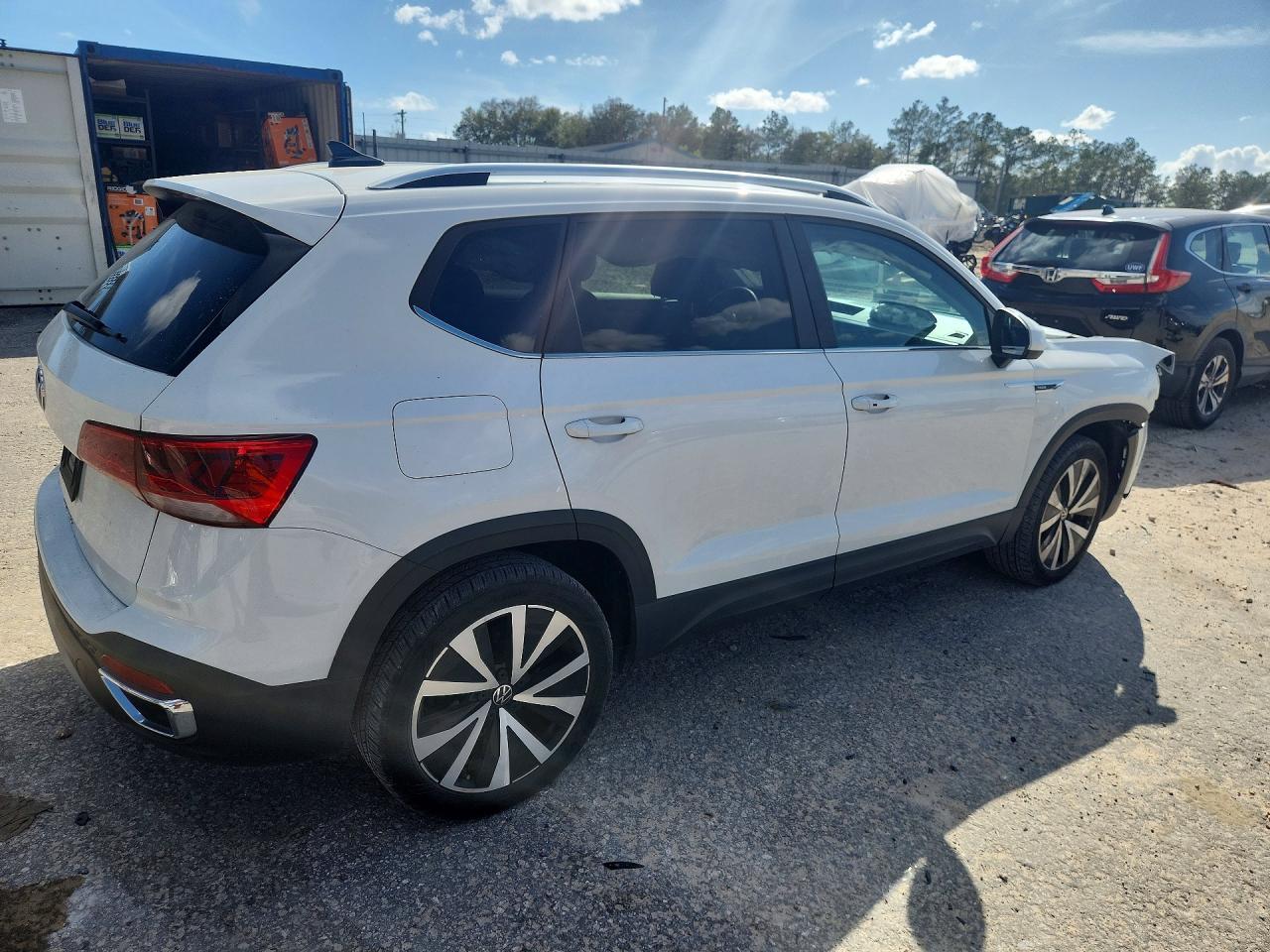 2023 Volkswagen Taos Se - Фото 3