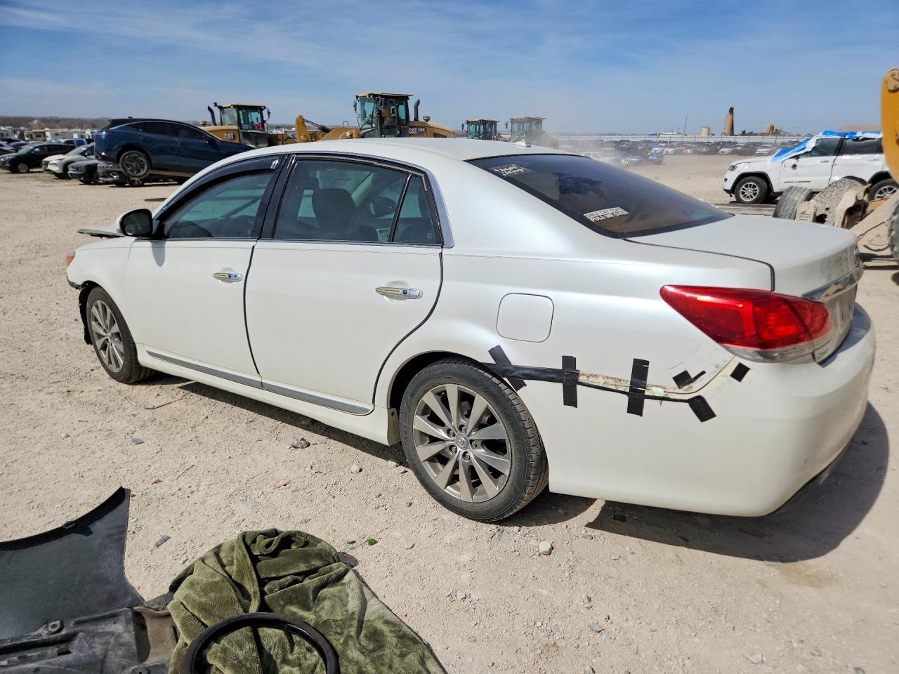 2011 Toyota Avalon Limited - Фото 2
