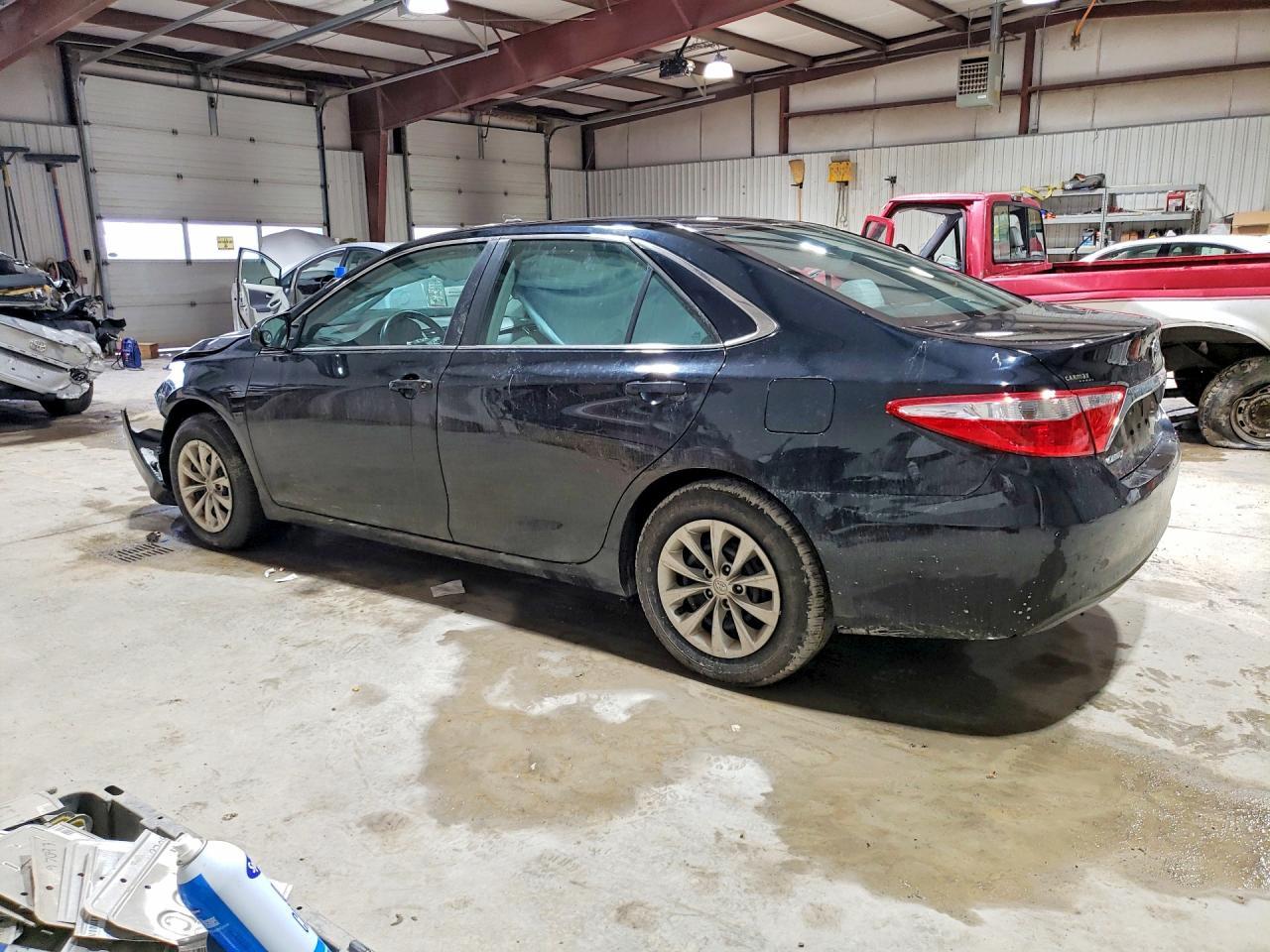 2015 Toyota Camry Le - Image 2