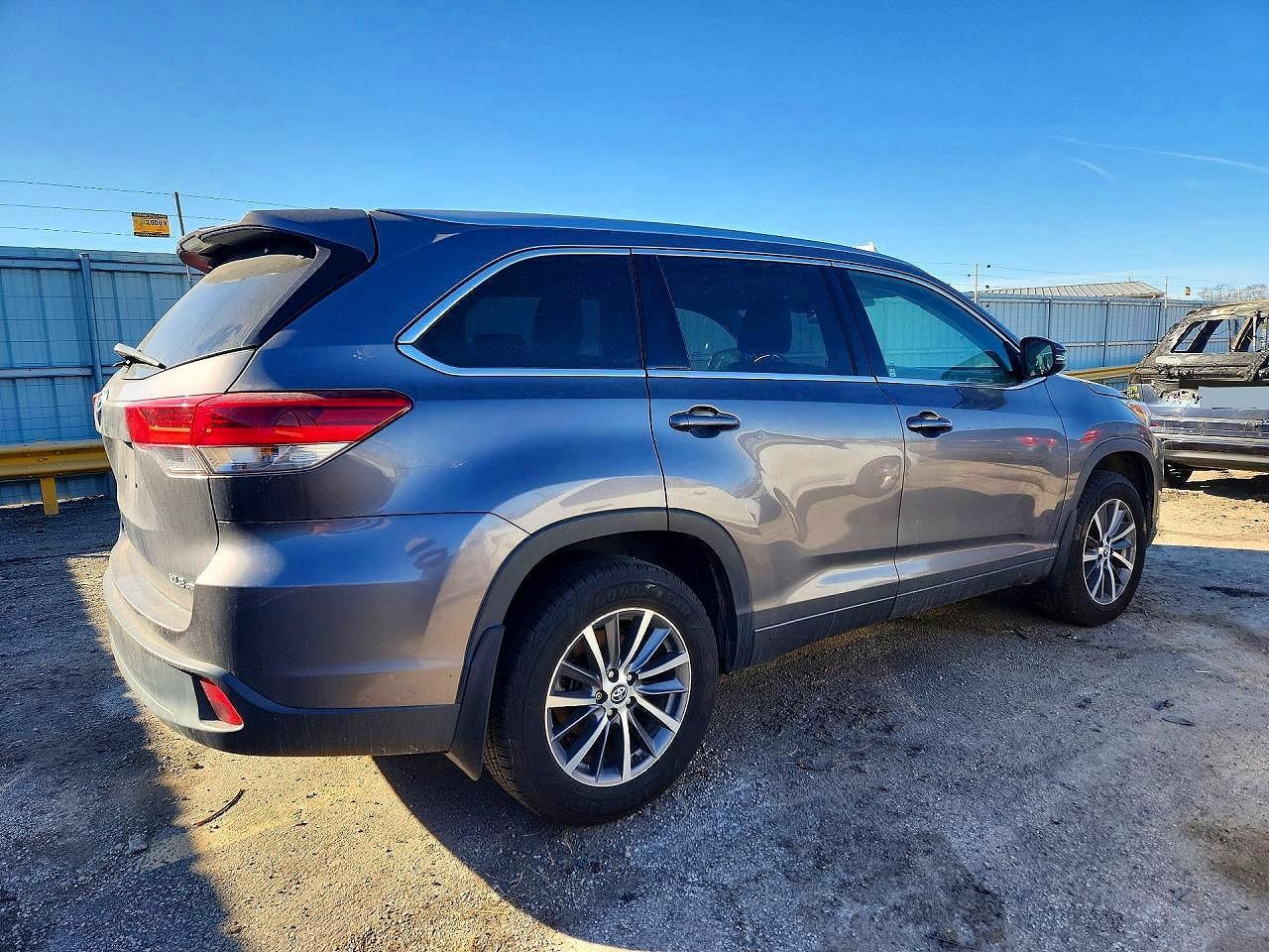 2018 Toyota Highlander Xle - Image 3