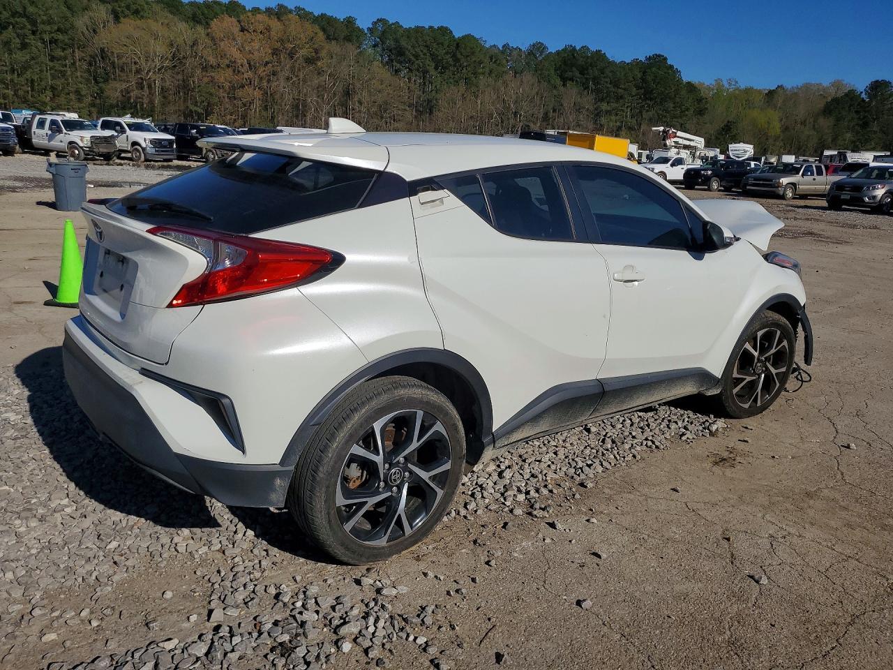 2021 Toyota C-Hr Xle - Image 3